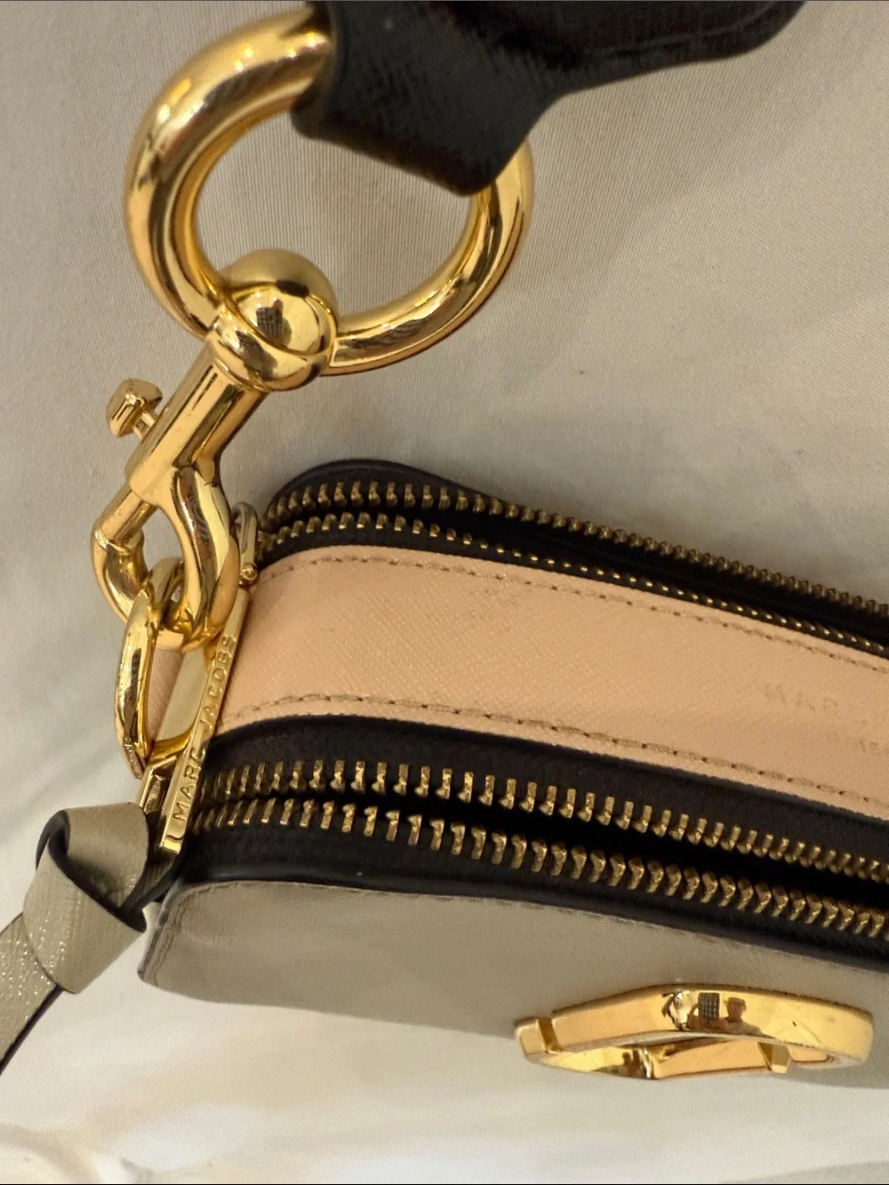 Marc Jacobs 100 authentic Snapshot Purse
